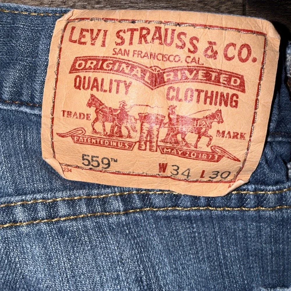 Vintage Levi's 559 Relaxed Fit Straight Leg Medium Wash Denim Jeans Men's 34x30